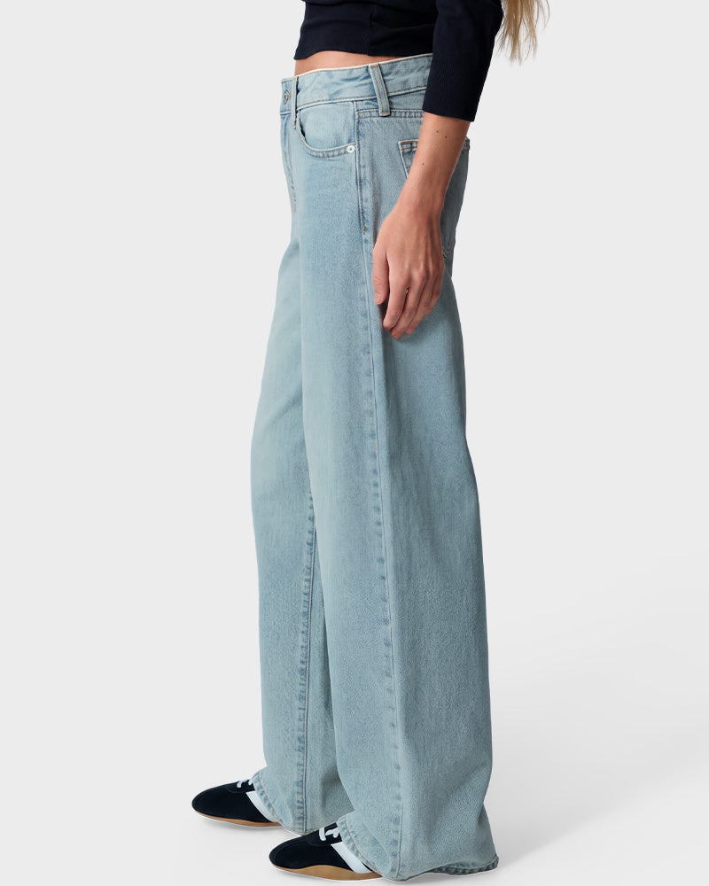 Low-Rise Baggy Jeans in Light Blue Wash